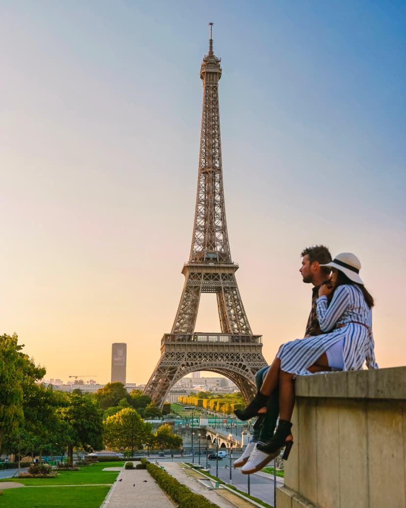 Need to impress your partner? See the best itineraries for couples.
